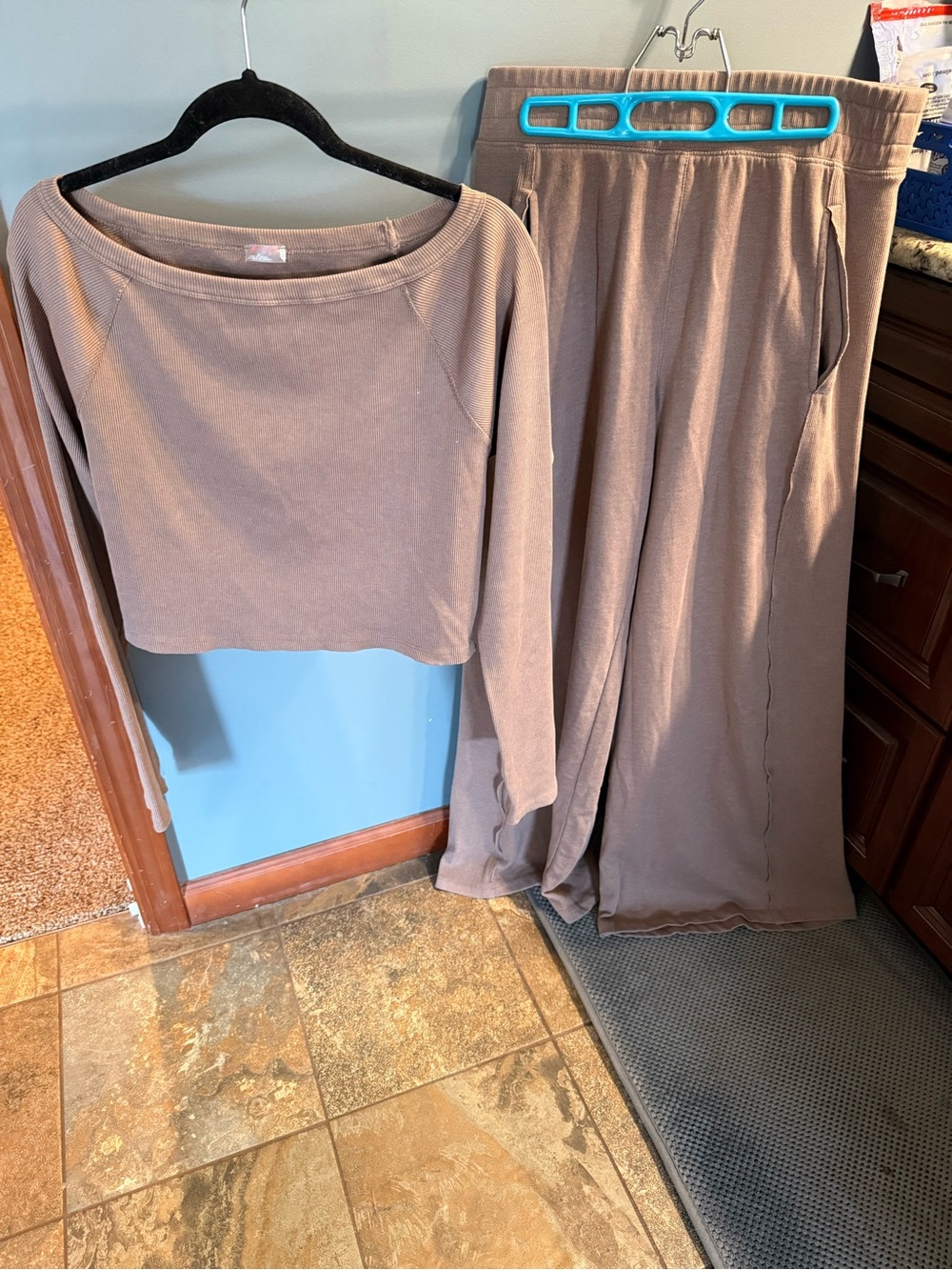 NEW without tags. Free People Cozy Two-Piece Lounge Set in Taupe size XL